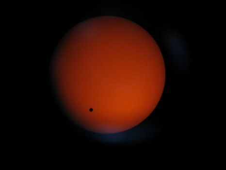 Venus gaat langs voor de zon, bekeken door een Meade ETX-125 telescoop.